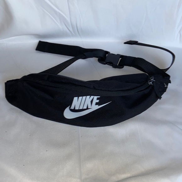 Nike Black Fanny Pack - Picture 1 of 9